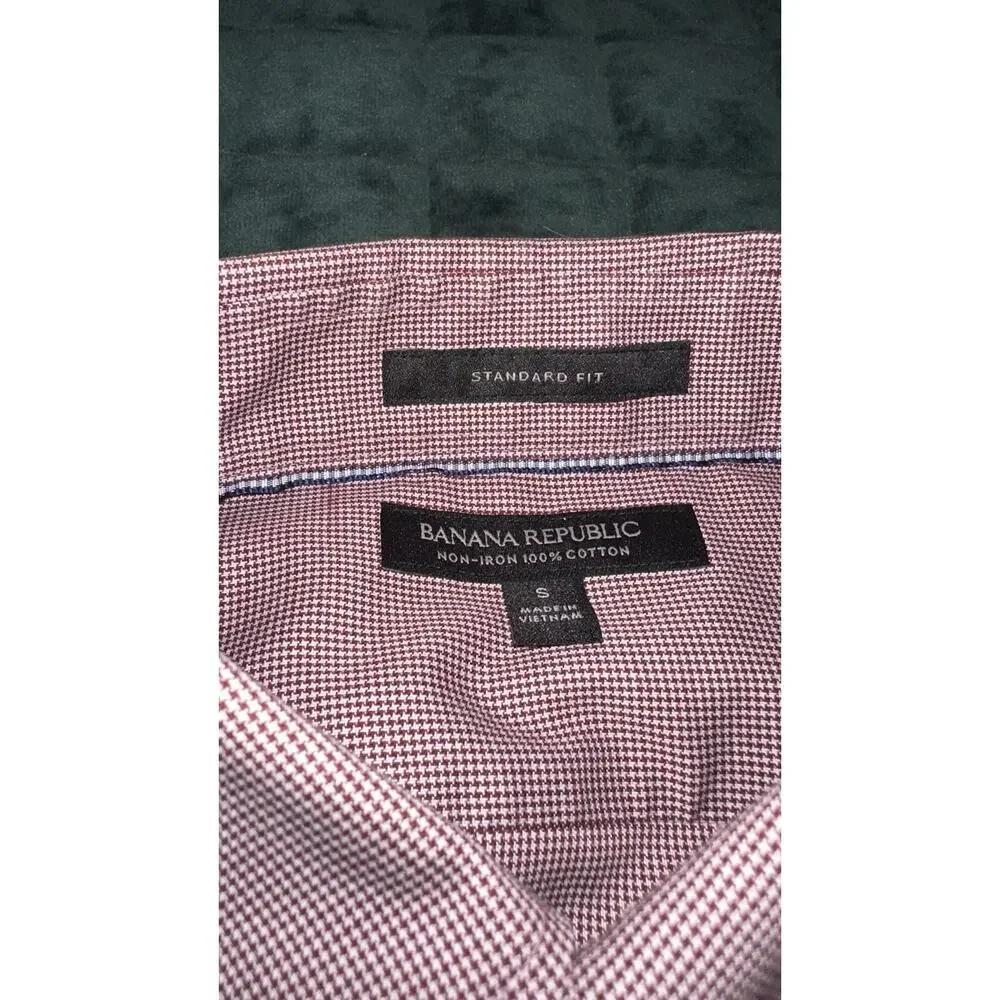 Banana Republic Men's Long Sleeve Shirt Maroon, Size Small Standard Fit